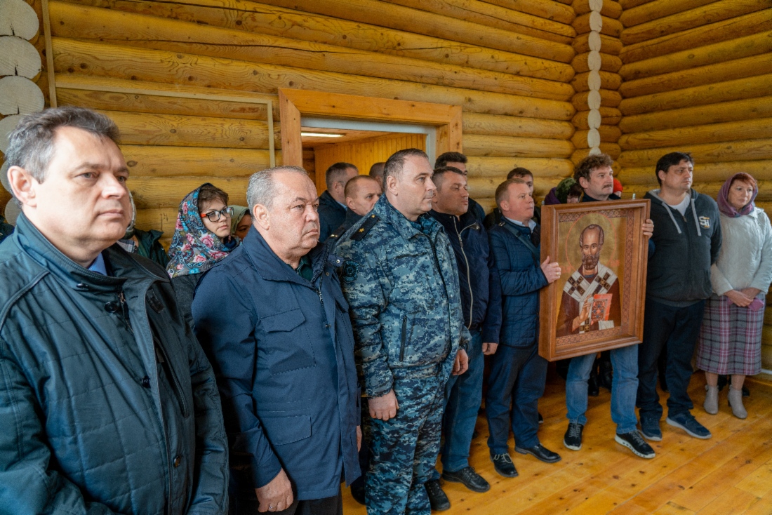 Церемонию освящения храма посетили как почетные гости, так и местные жители