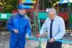 Начальник Пеледуйской базы материального снабжения и комплекции ООО «Газпром добыча Ноябрьск» Артем Алеев и глава администрации поселка Пеледуй Александр Кирсанов на торжественном отркыти социального объекта