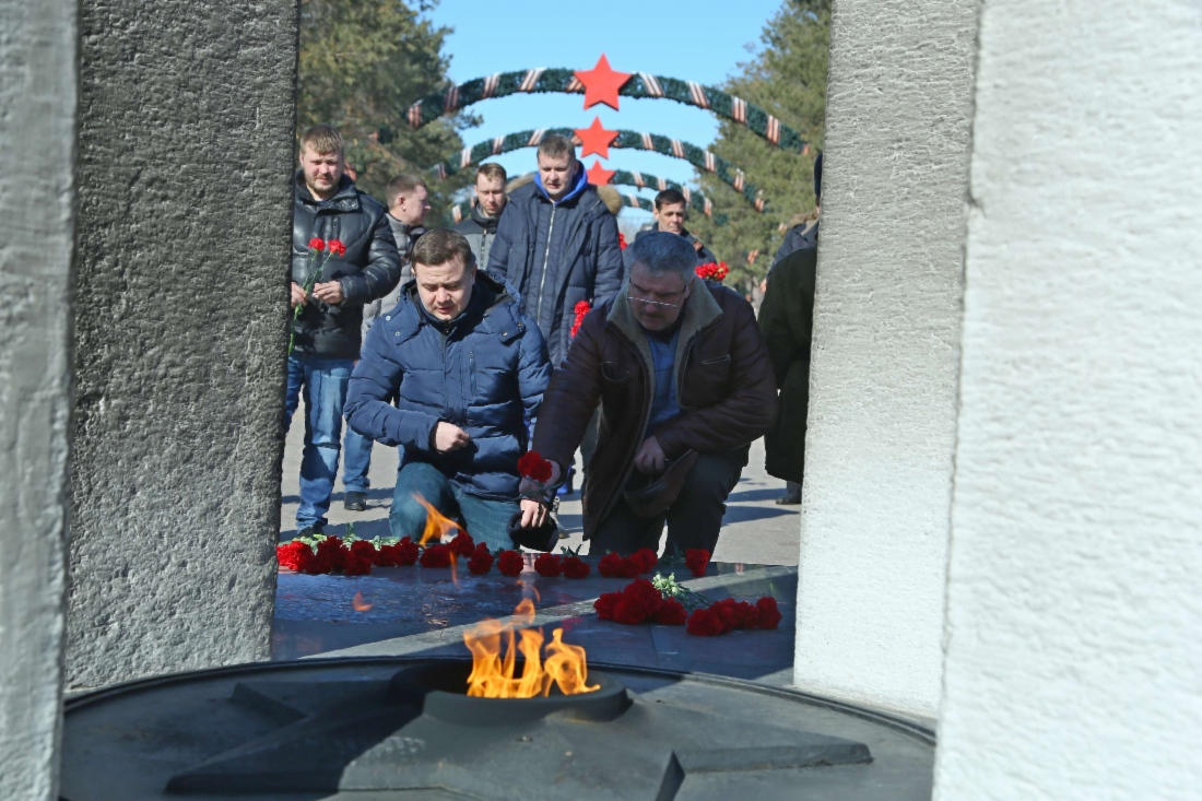 Поисковики отдали дань уважения защитникам Отечества, отдавшим свою жизнь за мир