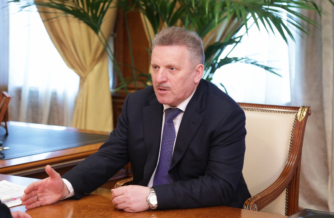 Губернатор — Председатель Правительства Хабаровского края Вячеслав Шпорт во время рабочей встречи с Алексеем Миллером