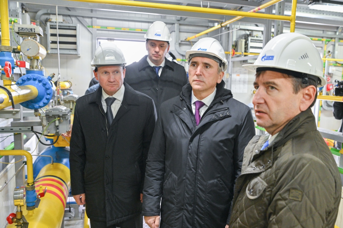 Участники мероприятия в здании газораспределительной станции