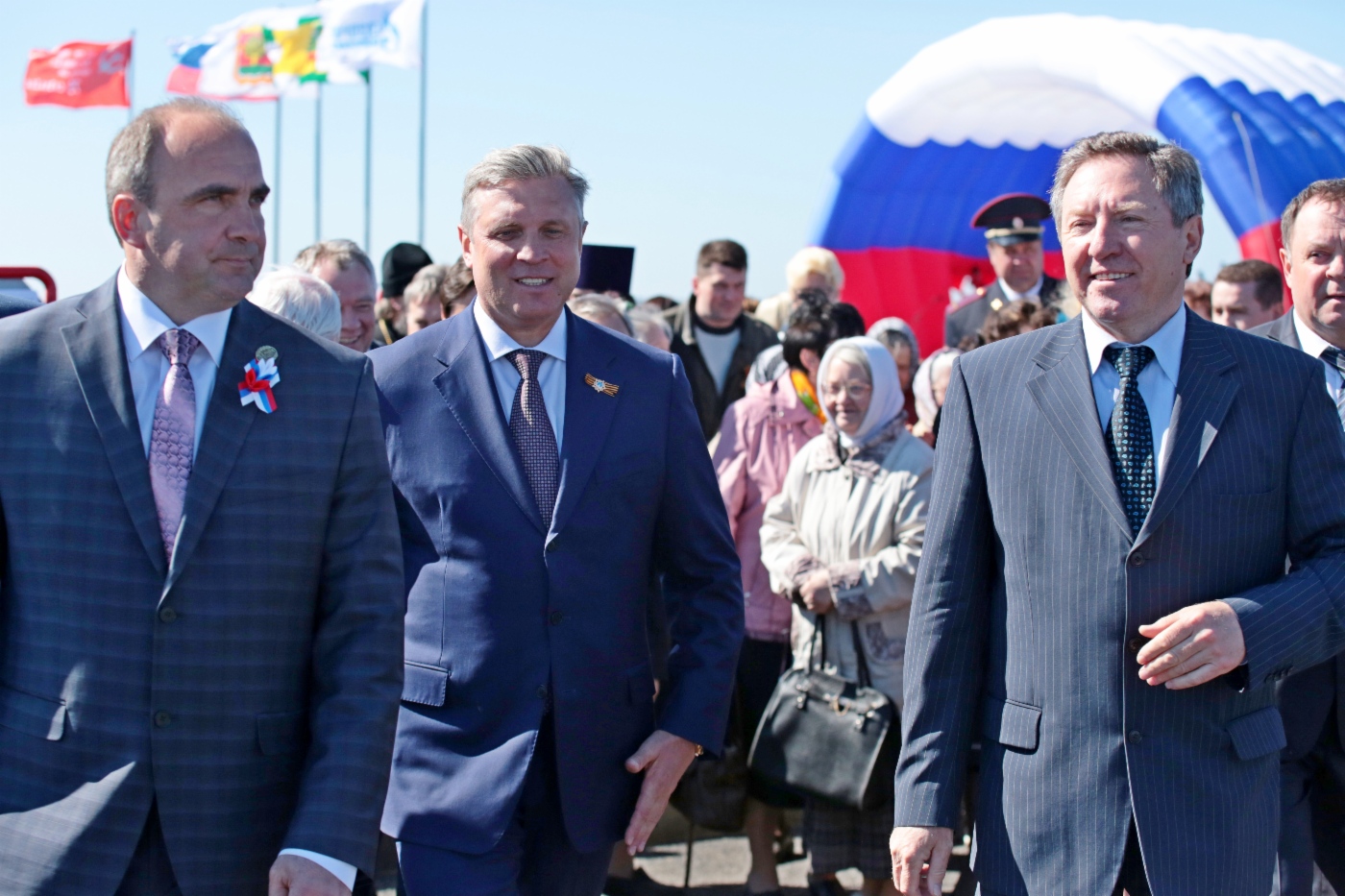 Генеральный директор ООО «Газпром трансгаз Москва» Вячеслав Михаленко (в центре) и Глава администрации Липецкой области Олег Королев (справа) приняли участие в церемонии начала строительства военно-мемориального комплекса