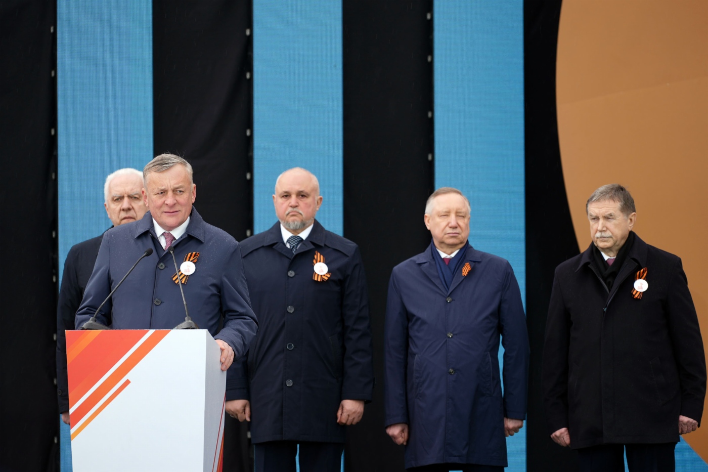 Сергей Густов у микрофона