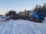 В двух грузовиках помещаются небольшие компрессорные станции
