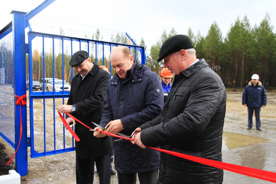 Торжественное открытие газораспределительной станции. (Слева направо) глава Советского района Сергей Удинцев, генеральный директор ООО «Газпром трансгаз Югорск» Петр Созонов и глава администрации города Югорска Михаил Бодак