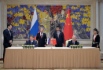 Алексей Миллер и Президент CNPC Чжоу Цзипин подписывают Договор купли-продажи российского газа по «восточному» маршруту в присутствии Президента России Владимира Путина и Председателя КНР Си Цзиньпиня, 21 мая 2014 г. Фото РИА «Новости»