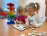 Здесь есть все для качественных занятий: современная мебель, игрушки, интерактивная образовательная инфраструктура