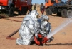 Бойцы отряда ведомственной пожарной охраны ООО «Газпром добыча Астрахань» осуществляют постановку водяной завесы