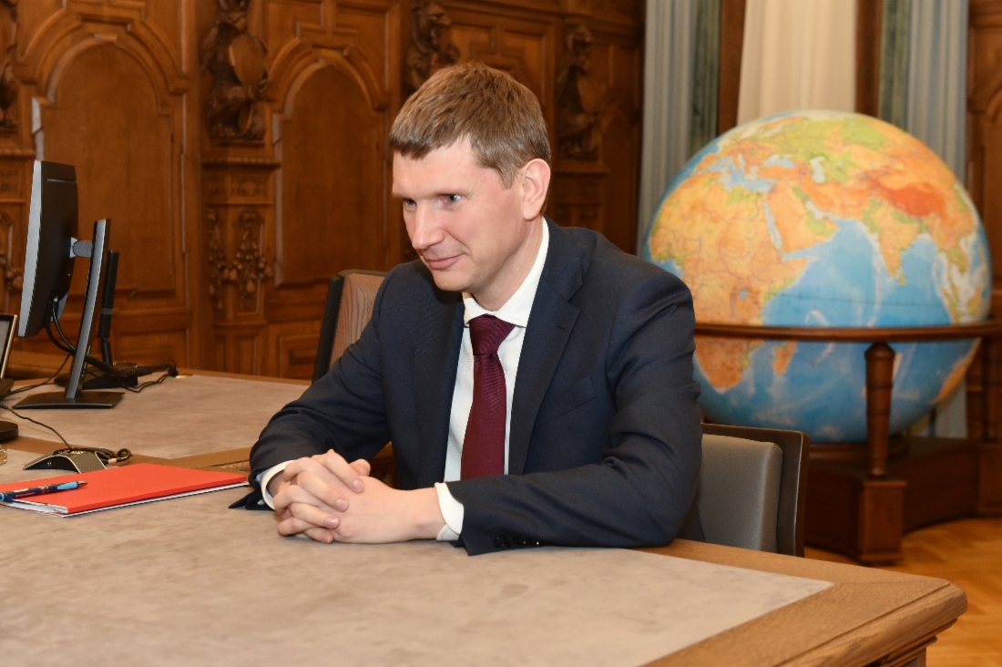 Губернатор Пермского края Максим Решетников во время рабочей встречи с Алексеем Миллером