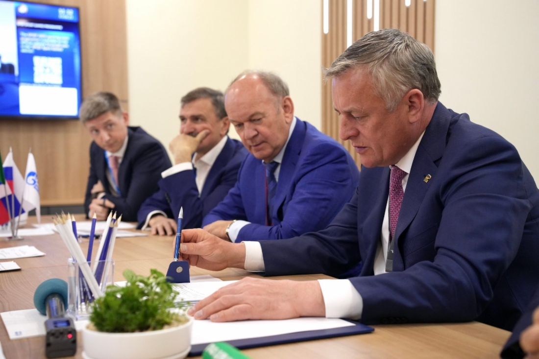 Рабочая встреча с губернатором Хабаровского края на полях ПМЭФ