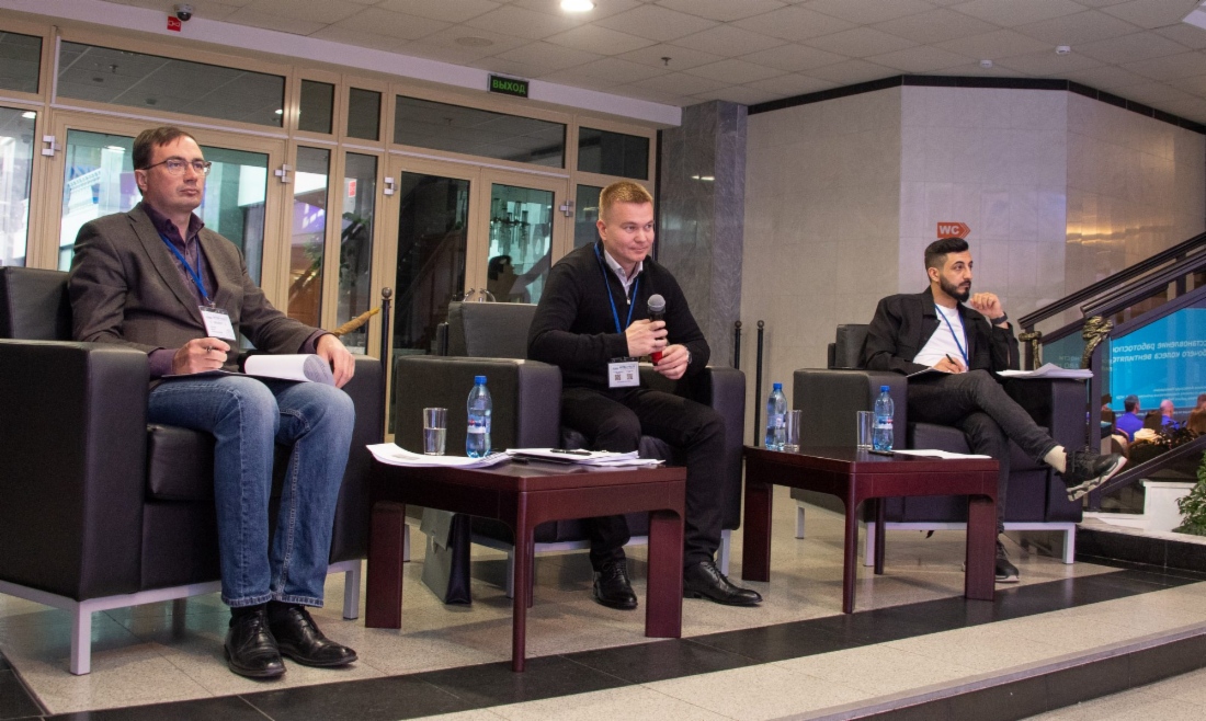 Экспертная комиссия конкурса: Антон Типугин (заместитель начальника Инженерно-технического центра по инновационному развитию и перспективному планированию), Вадим Лобанов (начальник технического отдела Общества), Виталий Юрасов (заместитель начальника отдела моделирования процессов сбора и подготовки углеводородного сырья Инженерно-технического центра) Экспертная комиссия конкурса: Антон Типугин (заместитель начальника Инженерно-технического центра по инновационному развитию и перспективному планированию), Вадим Лобанов (начальник технического отдела Общества), Виталий Юрасов (заместитель начальника отдела моделирования процессов сбора и подготовки углеводородного сырья Инженерно-технического центра)