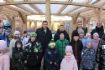 Глава города Ленска Анатолий Макушев с заместителем директора Ленского ЛПУМГ Алексеем Шестаковым, коллегами, представителями подрядных организаций и маленькими жителями улицы Первомайской