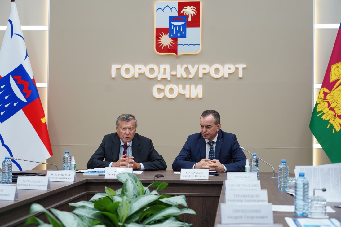 Виктор Зубков и Вениамин Кондратьев во время совещания по вопросам развития в городском округе Сочи газомоторной инфраструктуры и газификации