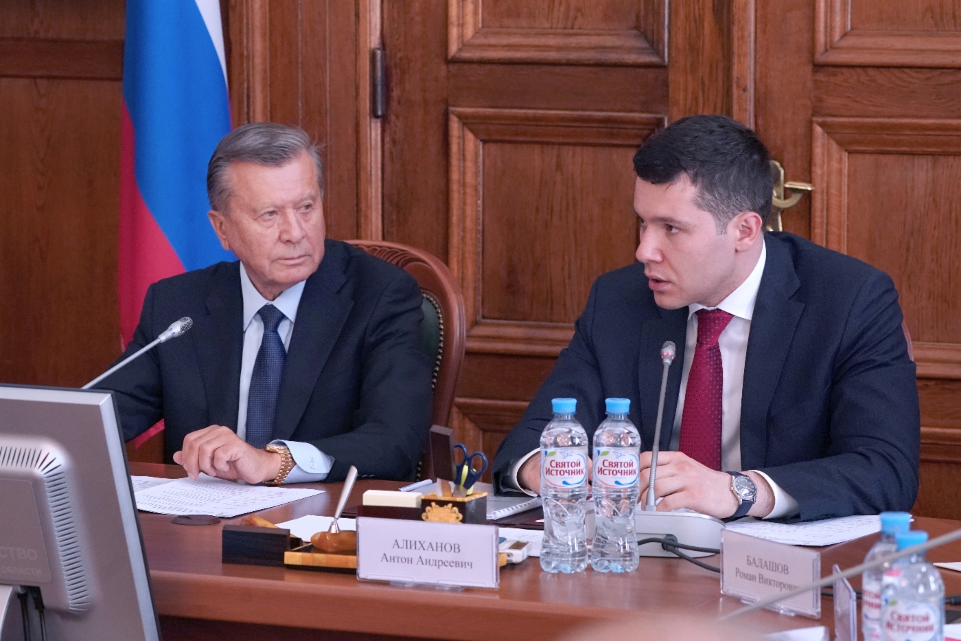 Виктор Зубков и Антон Алиханов во время совещания