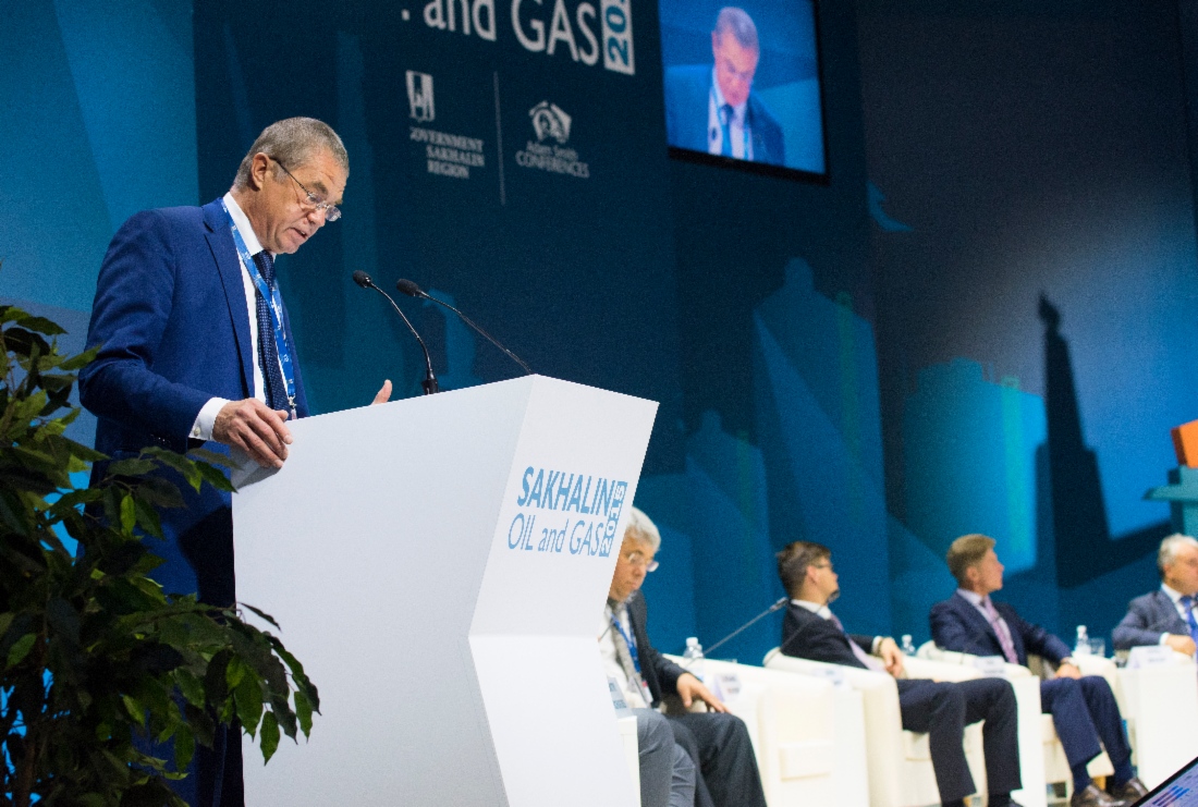 В Южно-Сахалинске в рамках Международной конференции «Нефть и газ Сахалина 2015» Александр Медведев выступил с докладом «Группа „Газпром“ на газовых рынках Азиатско-Тихоокеанского региона»