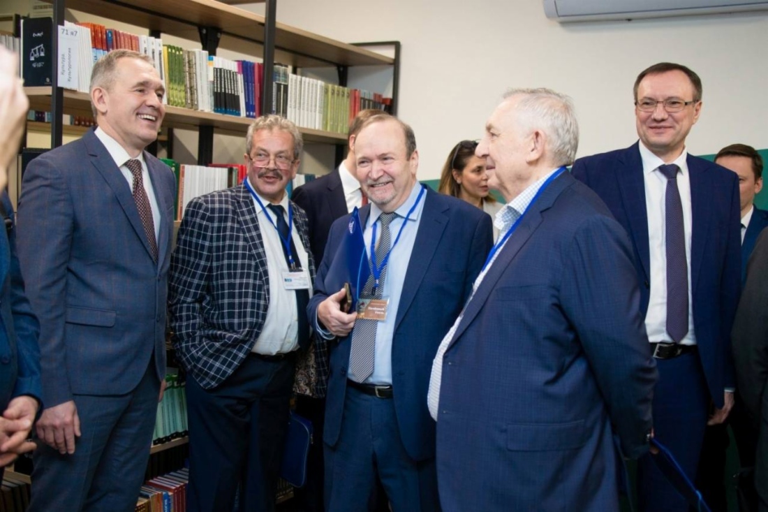 Почетные гости презентации
