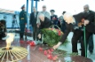 Горожане возложили цветы к мемориалу