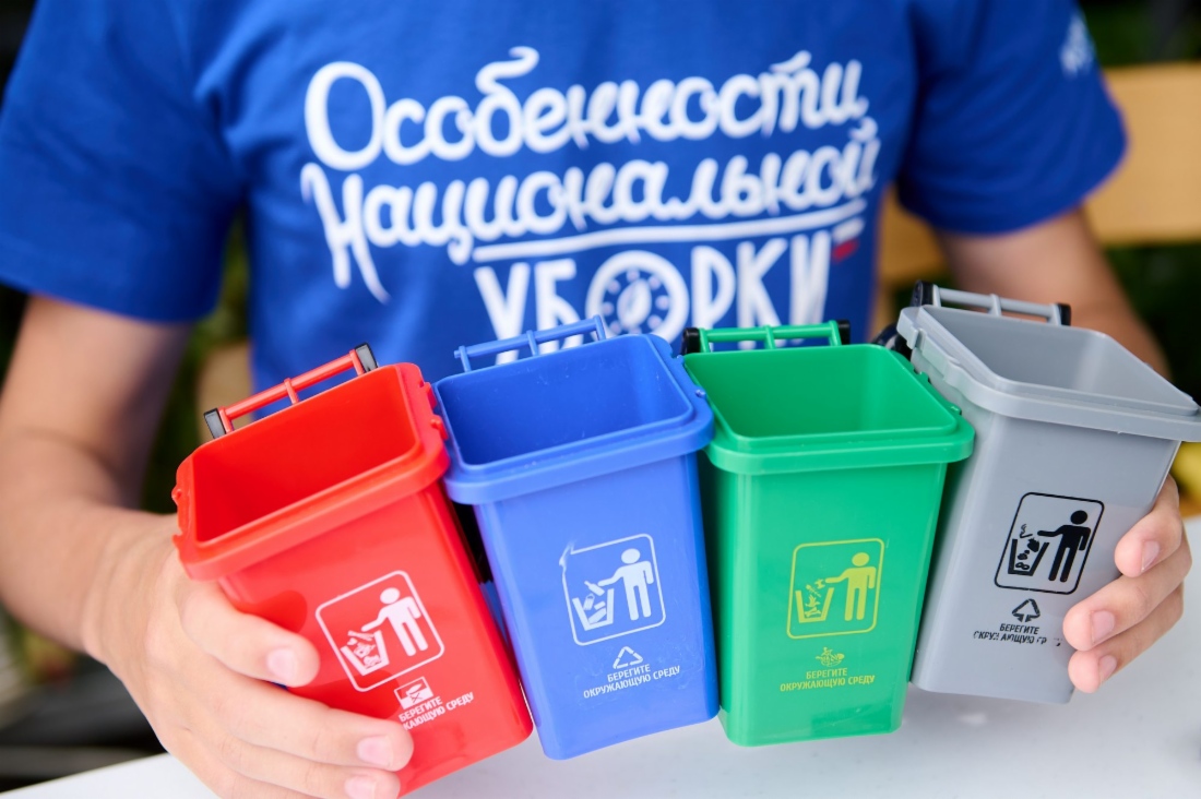 На площадке по ознакомлению с правилами раздельного сбора мусора