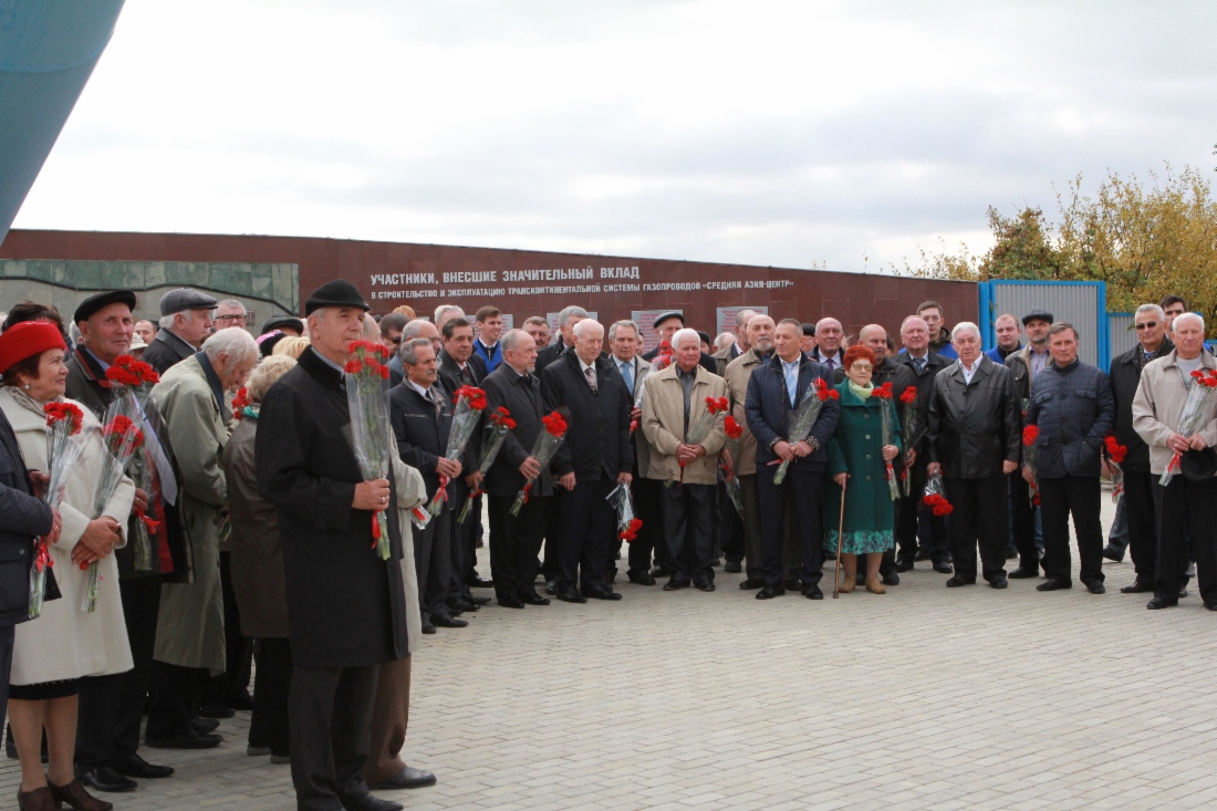 Более 70 ветеранов встретились на мемориальном комплексе предприятия, чтобы вспомнить годы работы на объектах «САЦ»
