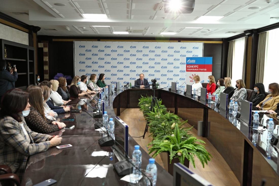 Участники конкурса социальных грантов на подведении итогов в офисе ООО «Газпром добыча Ноябрьск»