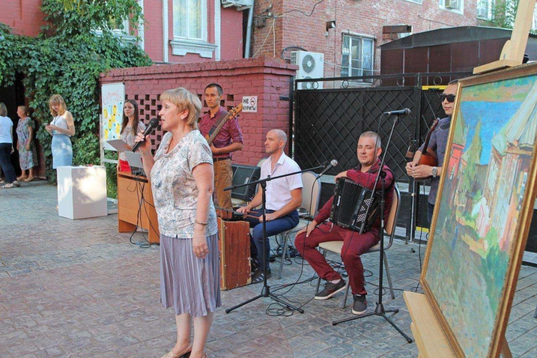 Гостей приветствовала директор Астраханской картинной галереи им. П. М. Догадина Ирина Перова