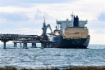 Загрузка танкера сжиженным природным газом на СПГ-заводе проекта «Сахалин-2»