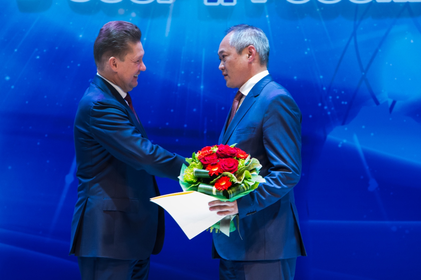 Алексей Миллер и заместитель начальника Департамента 308 ПАО «Газпром» Сергей Хан во время мероприятия, посвященного 60-летию подземного хранения газа в России