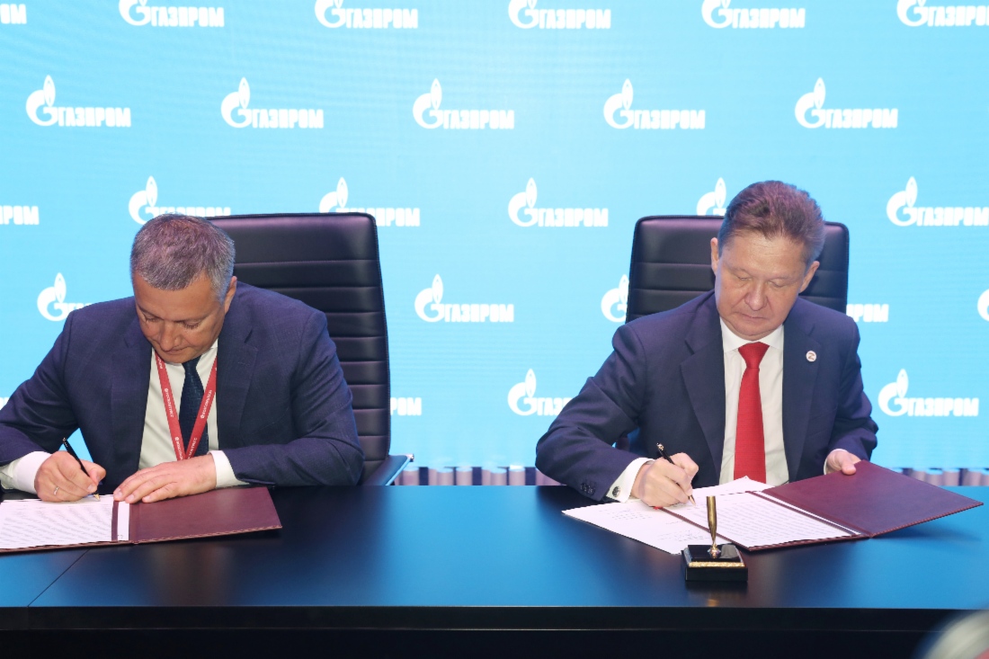 В рамках Петербургского международного экономического форума — 2022 Алексей Миллер и Губернатор Иркутской области Игорь Кобзев подписали актуализированную программу развития газоснабжения и газификации региона на 2021–2025 годы