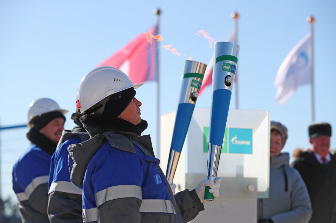 Газовики с факелами