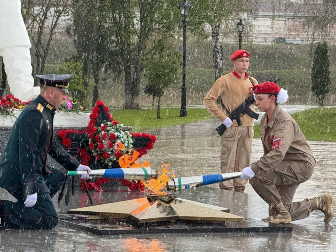 Зажжение Вечного огня в г. Ростове Великом