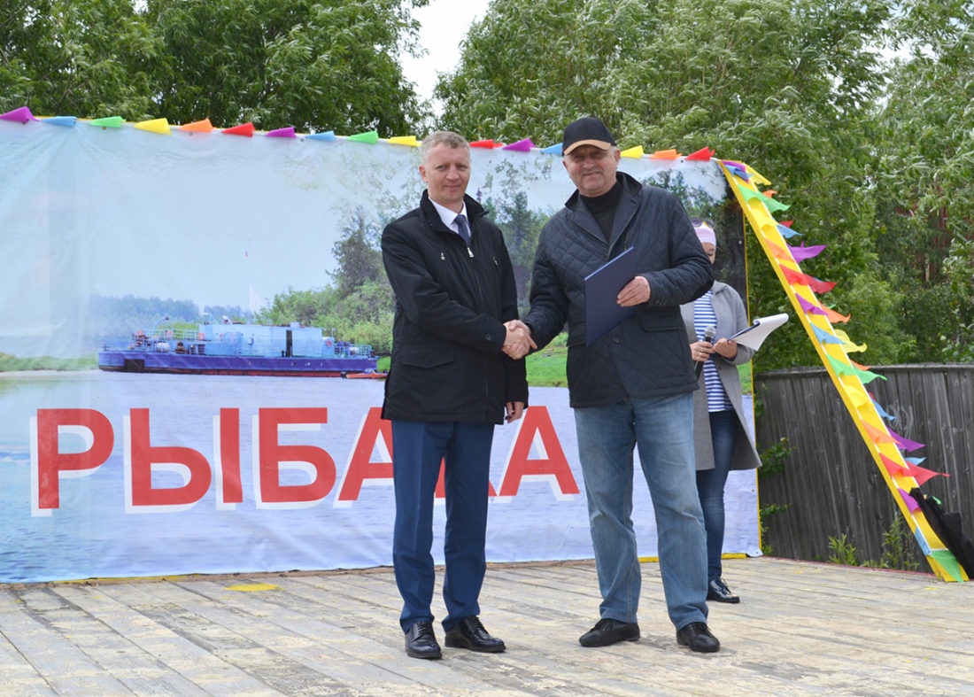 Заместитель генерального директора по ремонту и капитальному строительству ООО «Газпром добыча Уренгой» Александр Неудахин и первый заместитель главы МО Красноселькупский район Геннадий Буряк