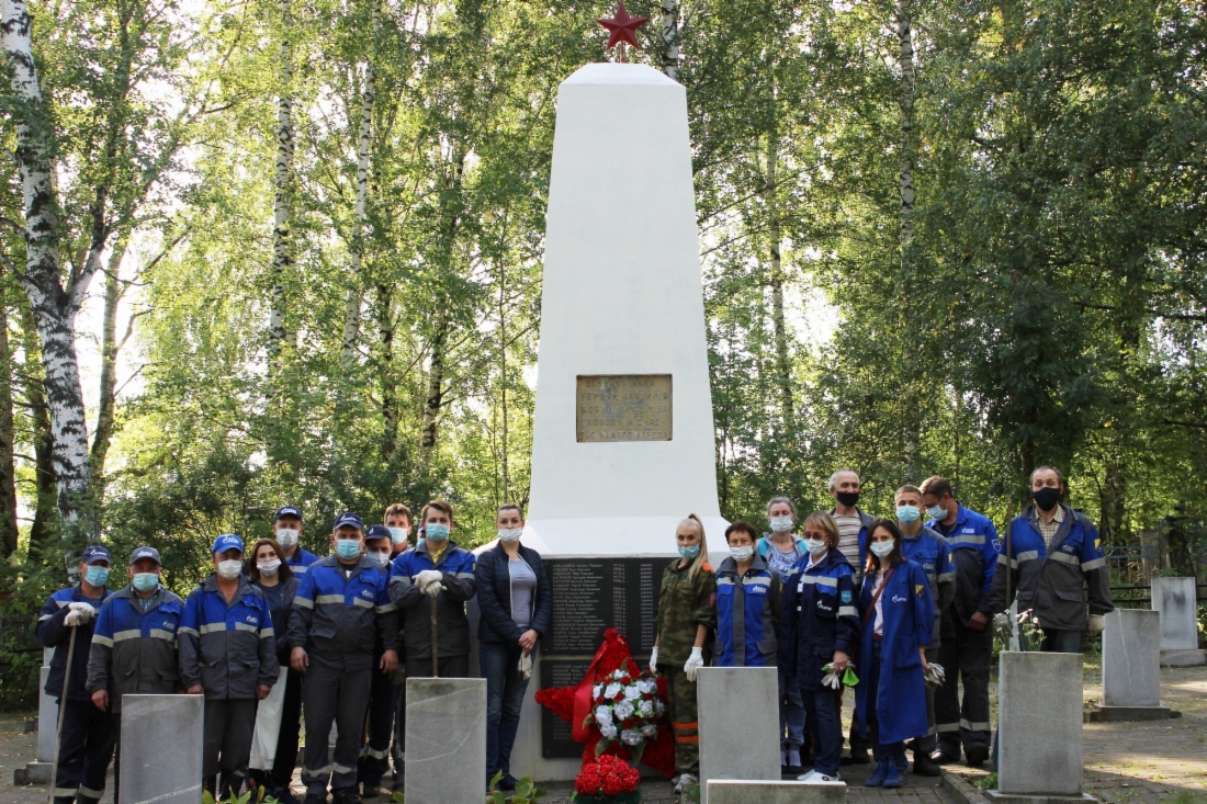 Работники УАВР № 3 провели подготовку к зиме мемориала солдатам, умершим от ран в госпиталях города Первоуральска