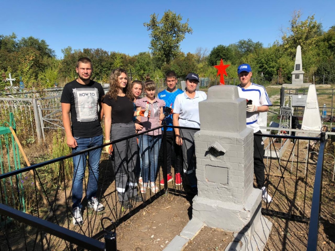 Работники Бузулукского ЛПУМГ привели в порядок могилу неизвестного солдата