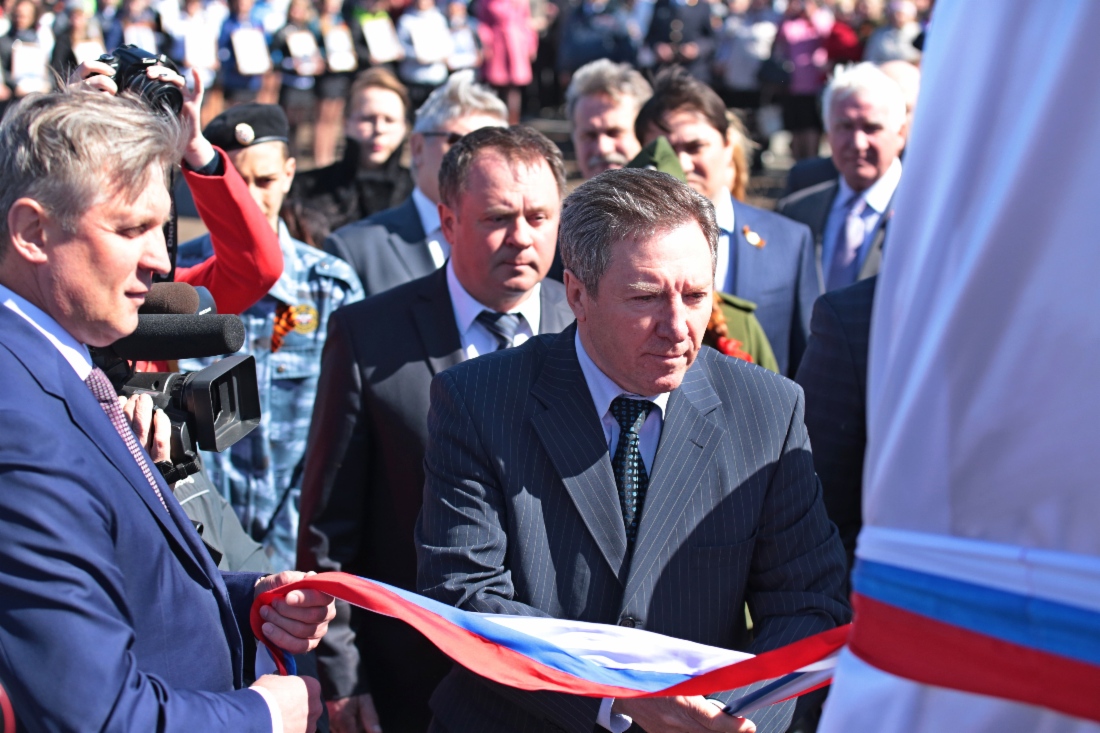 На переднем плане — Вячеслав Михаленко и Олег Королев приняли участие в торжественной церемонии начала строительства военно-мемориального комплекса, посвященного началу Елецкой наступательной операции