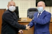 Глава Тазовского района Василий Паршаков вручил ключи от машины главному врачу Тазовской ЦРБ Эльдару Фараджеву