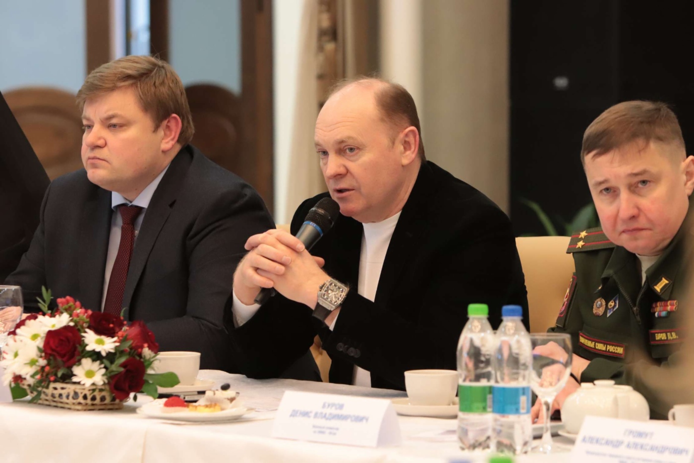 Слева направо: глава Югорска Андрей Бородкин, генеральный директор ООО «Газпром трансгаз Югорск» Петр Созонов, военный комиссар ХМАО — Югры Денис Буров
