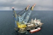 Судно-трубоукладчик «Сайпем 7000» производит укладку газопровода «Голубой поток», Черное море, Россия, 2002 год. Фото ОАО «Газпром»