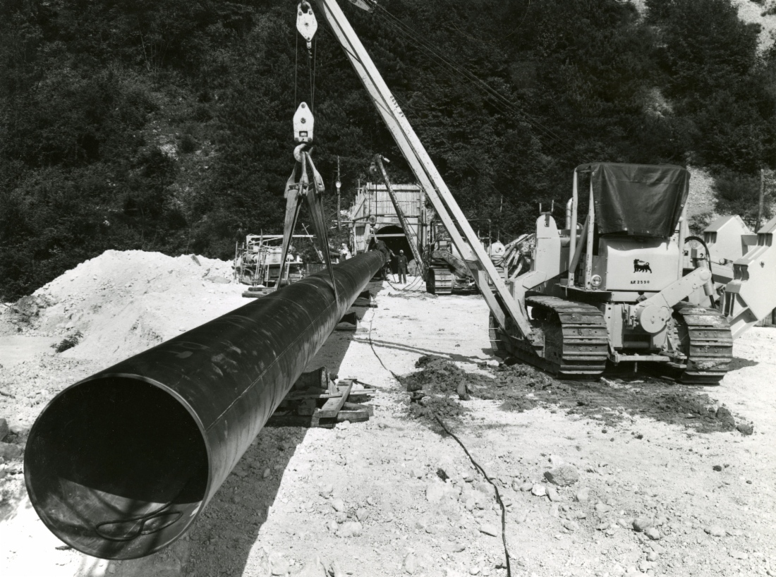Прокладка газопровода, долина Валь Аупа, Италия, 1973 год. Фото Eni