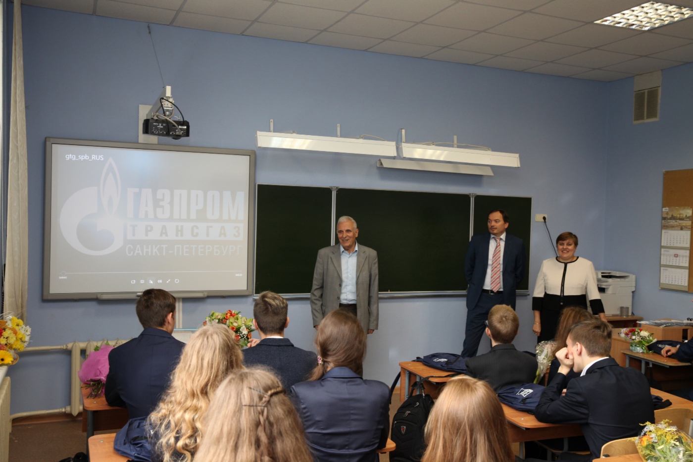 Напутственные слова ребятам из «Газпром-класса», открытого в Санкт-Петербурге, сказал научный руководитель Специализированной кафедры ПАО «Газпром» Санкт-Петербургского государственного экономического университета Игорь Блехцин