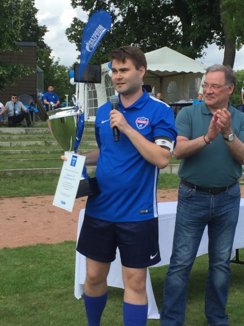 В руках капитана Gazprom International Евгения Ядрышникова долгожданный кубок Gazprom Germania Cup