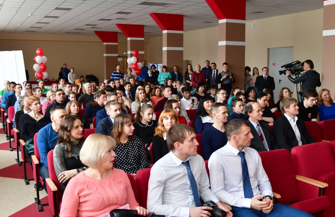 Участники церемонии вручения золотых знаков ГТО