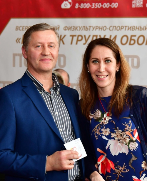 Инженер по КИПиА ИТЦ Андрей Ремезов и бадминтонистка Валерия Сорокина