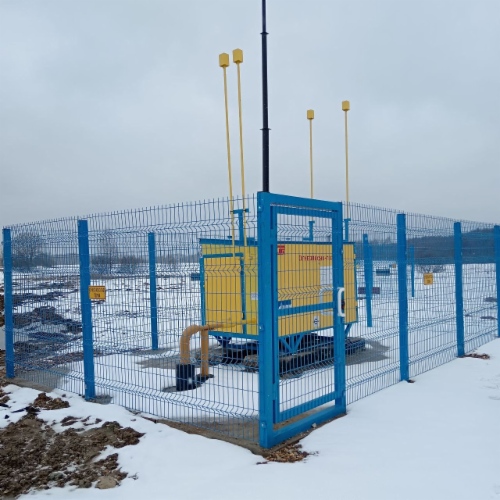 Для надежного газоснабжения потребителей установлен газорегуляторный шкафной пункт