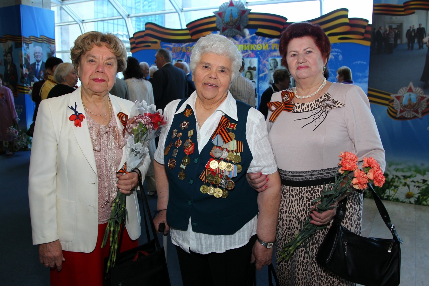 Ветераны ВОВ: Елена Дмитриевна Подгорнова, Алла Михайловна Савкина (в годы войны была медсестрой) и Зинаида Николаевна Михайлова