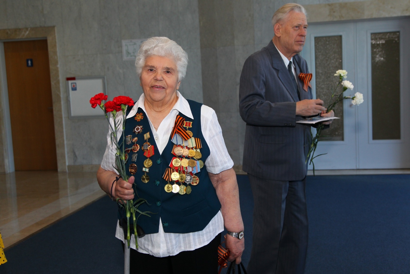 Алла Михайловна Савкина (ветеран ВОВ — медсестра) и Владимир Иванович Ягодкин (ветеран отрасли)