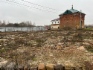 Фундамент Алексеевской церкви. На заднем плане въездные ворота