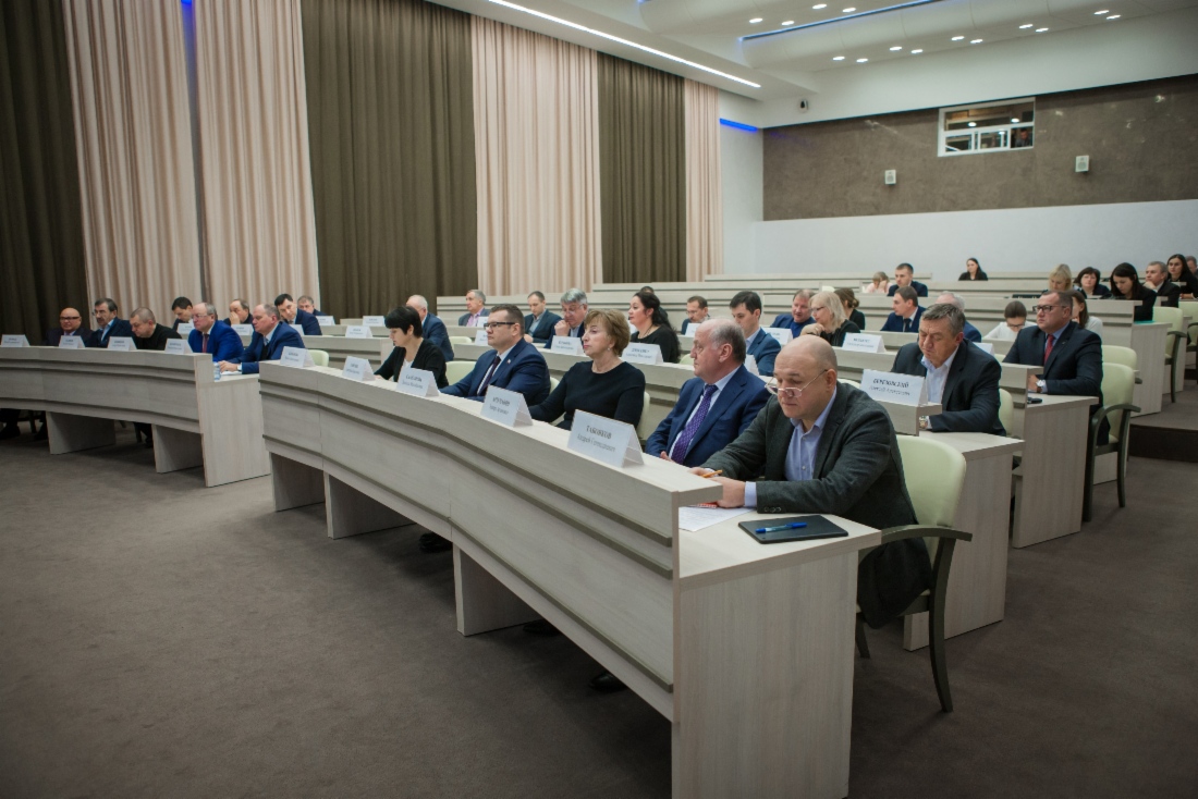 Выработать единую стратегию развития города на годы вперед собрались 40 руководителей предприятий