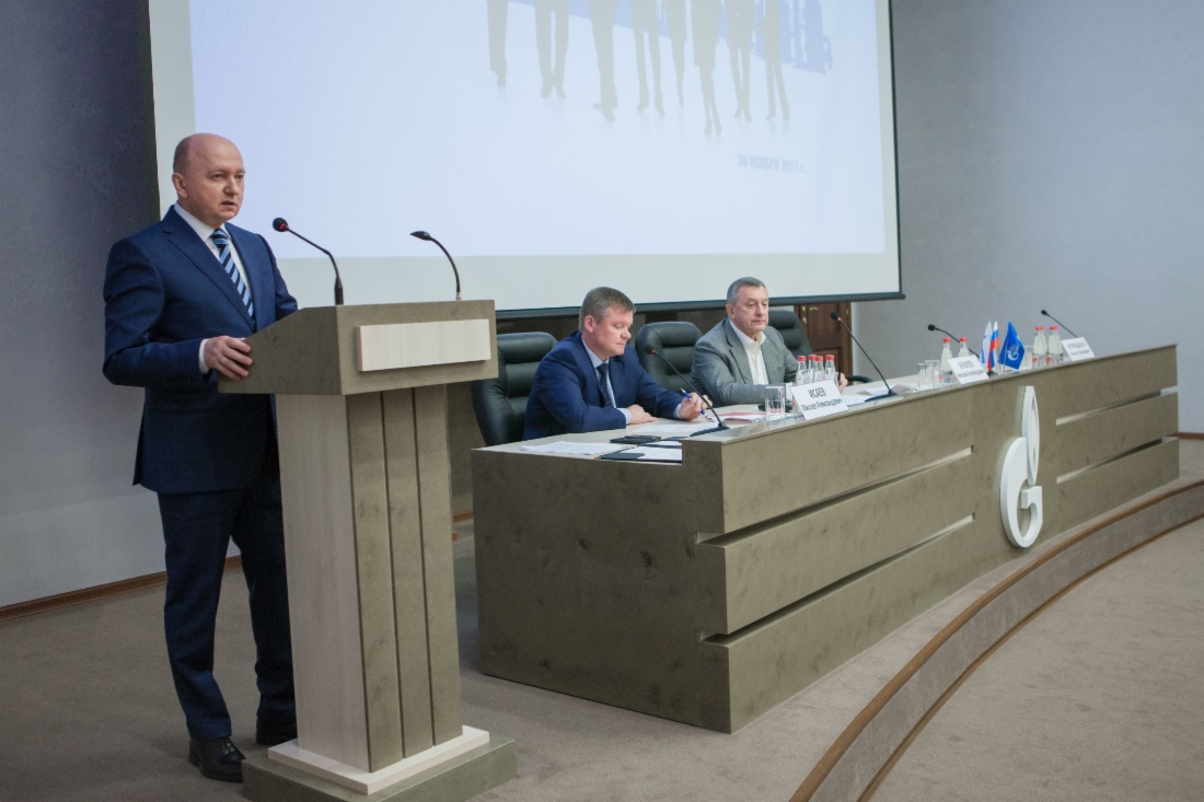 Генеральный директор ООО «Газпром трансгаз Саратов» Леонид Чернощеков открыл заседание Совета директоров