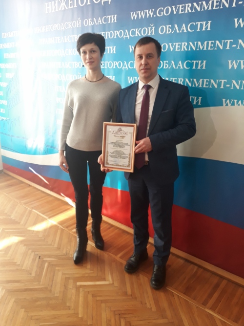 Специалист по охране труда УМТСиК Оксана Павленок и главный инженер — заместитель начальника управления УМТСиК Алексей Одинцов