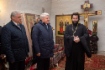 В центре Юрий Пахомовский